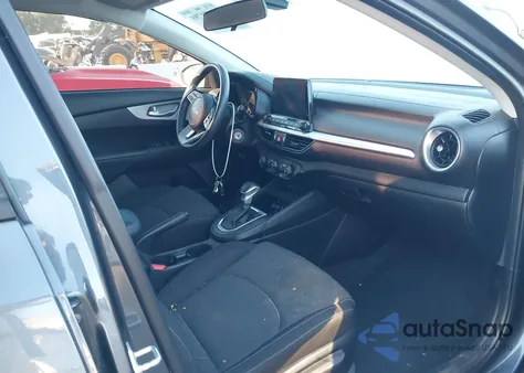 2023 Kia Forte Lxs z USA, uszkodzony, nr VIN 3KPF24AD8PE607889